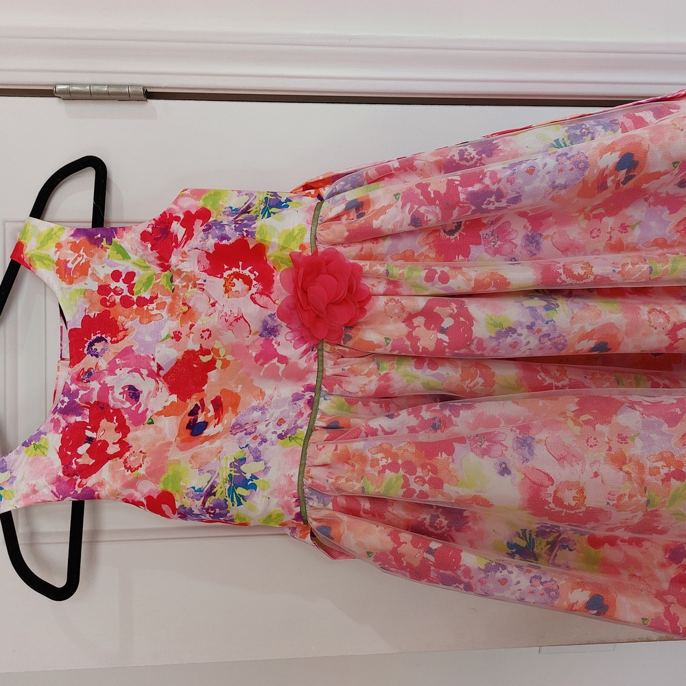 Floral Sleeveless Dress with Pink Flower Accent